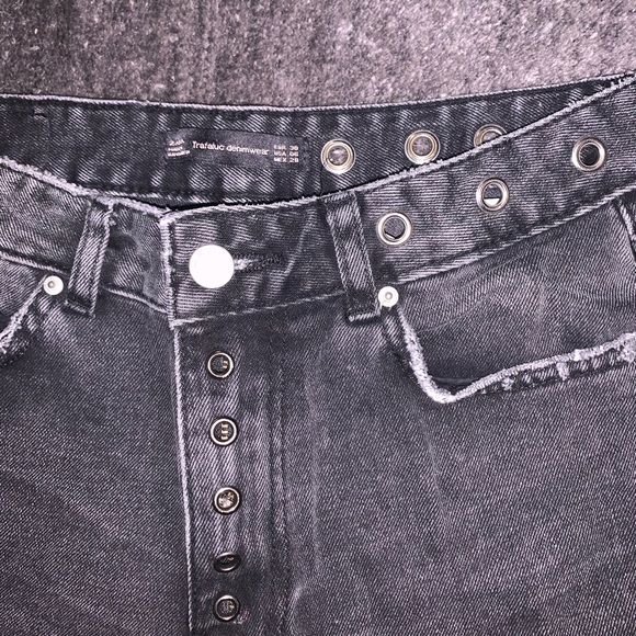 ZARA BLACK GRUNGY HIGH WASTED JEANS - Picture 3 of 4